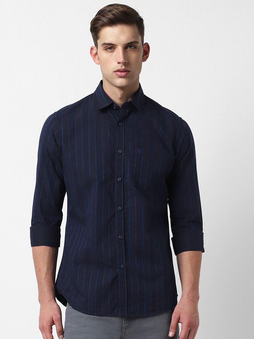 

Van Heusen Sport Slim Fit Spread Collar Cotton Casual Shirt, Navy blue