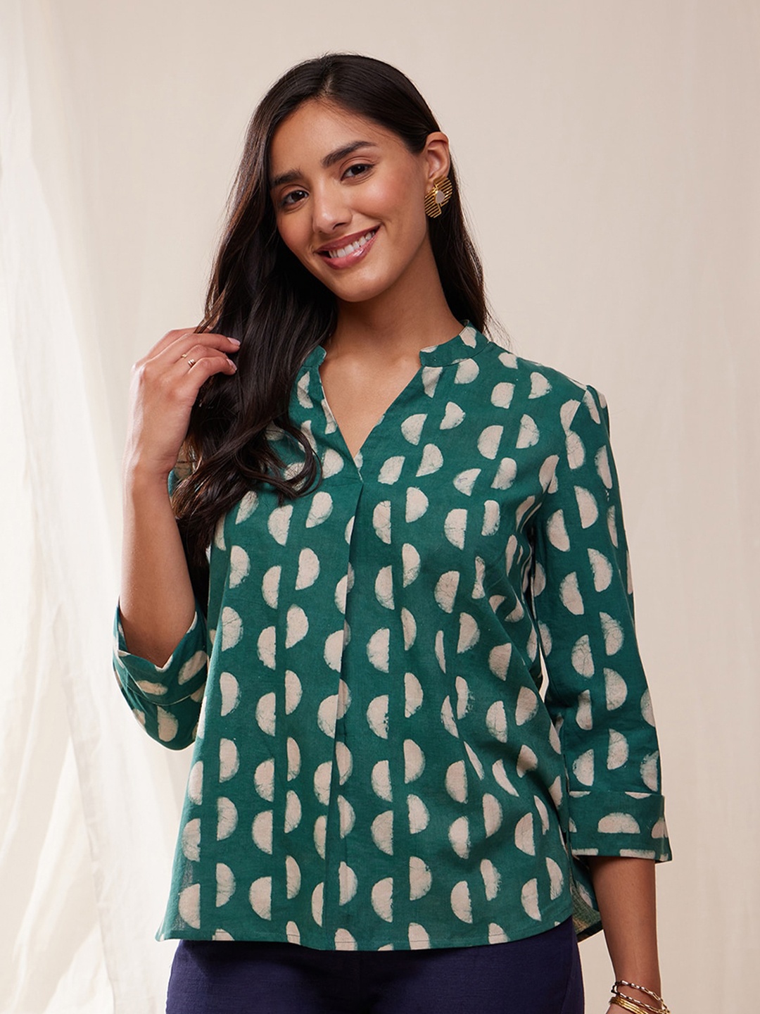 

Pink Fort Geometric Printed Mandarin Collar Pure Cotton Regular Top, Green