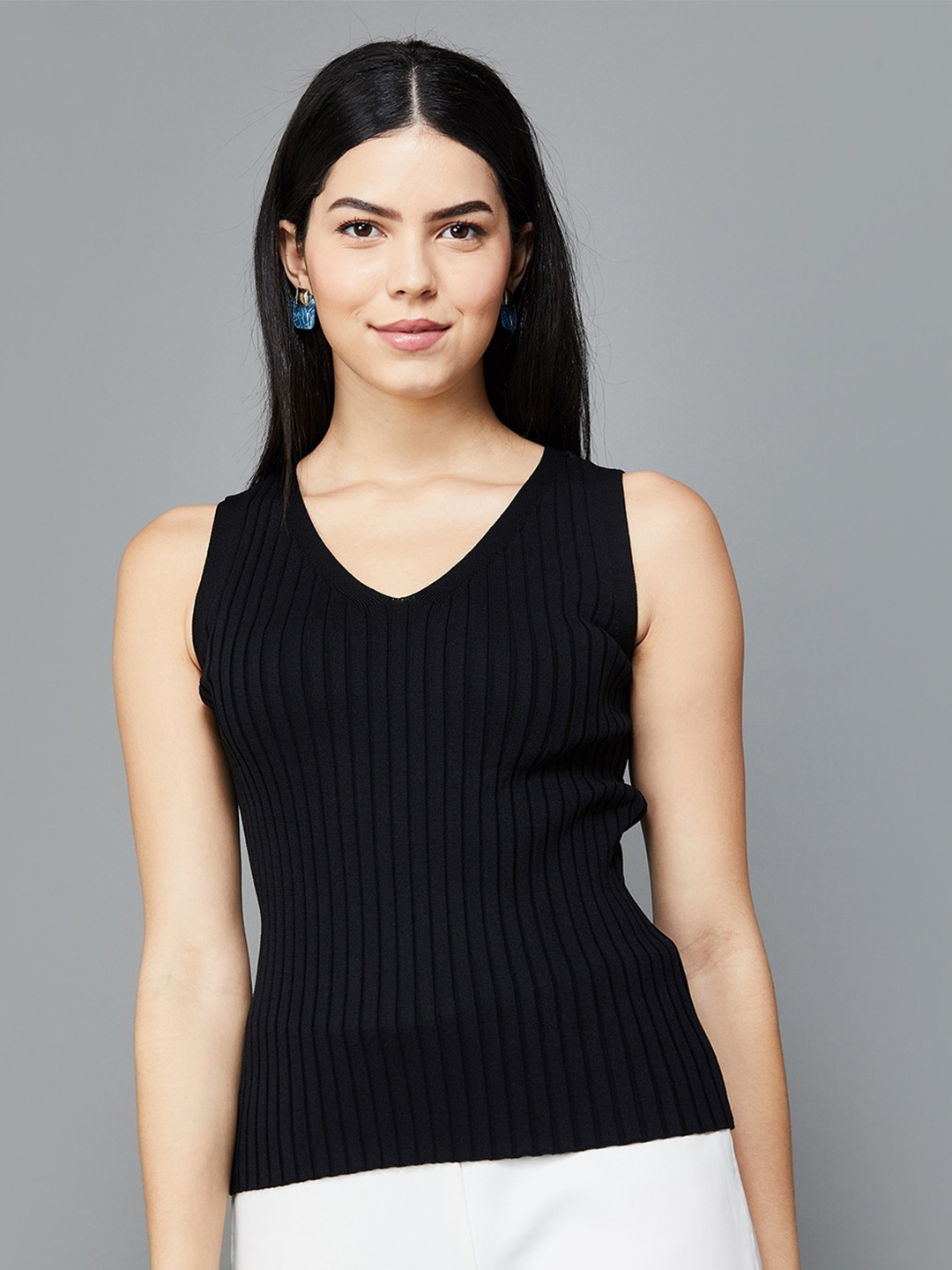 

CODE by Lifestyle V-Neck Fitted Knit Top, Black