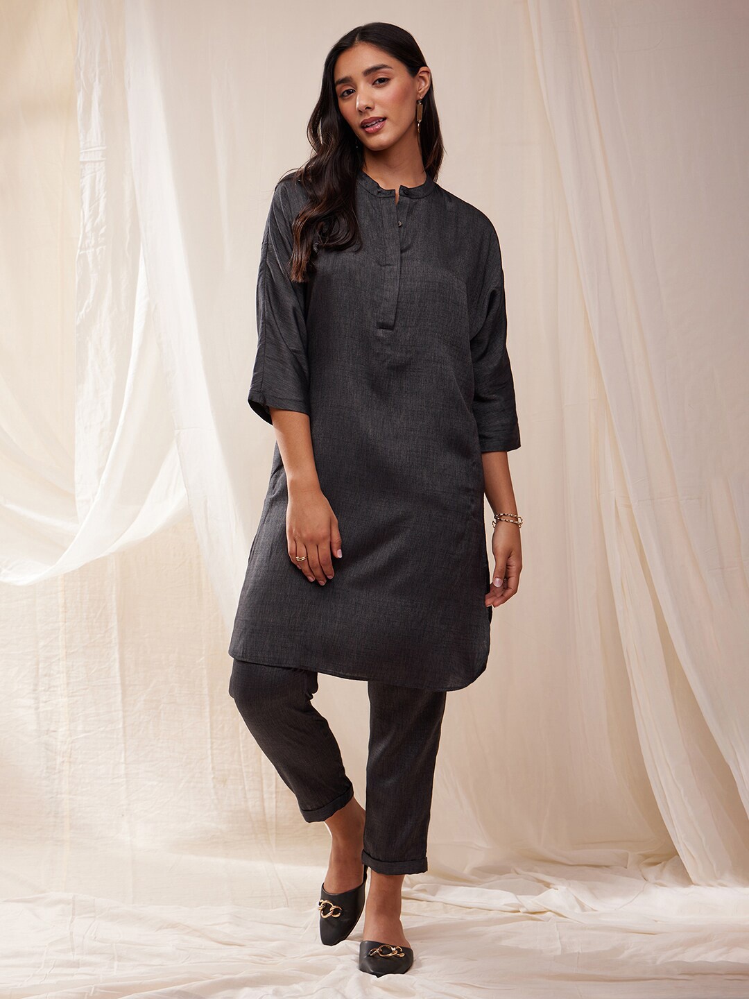 Pink Fort Mandarin Collar Straight Kurta, Grey