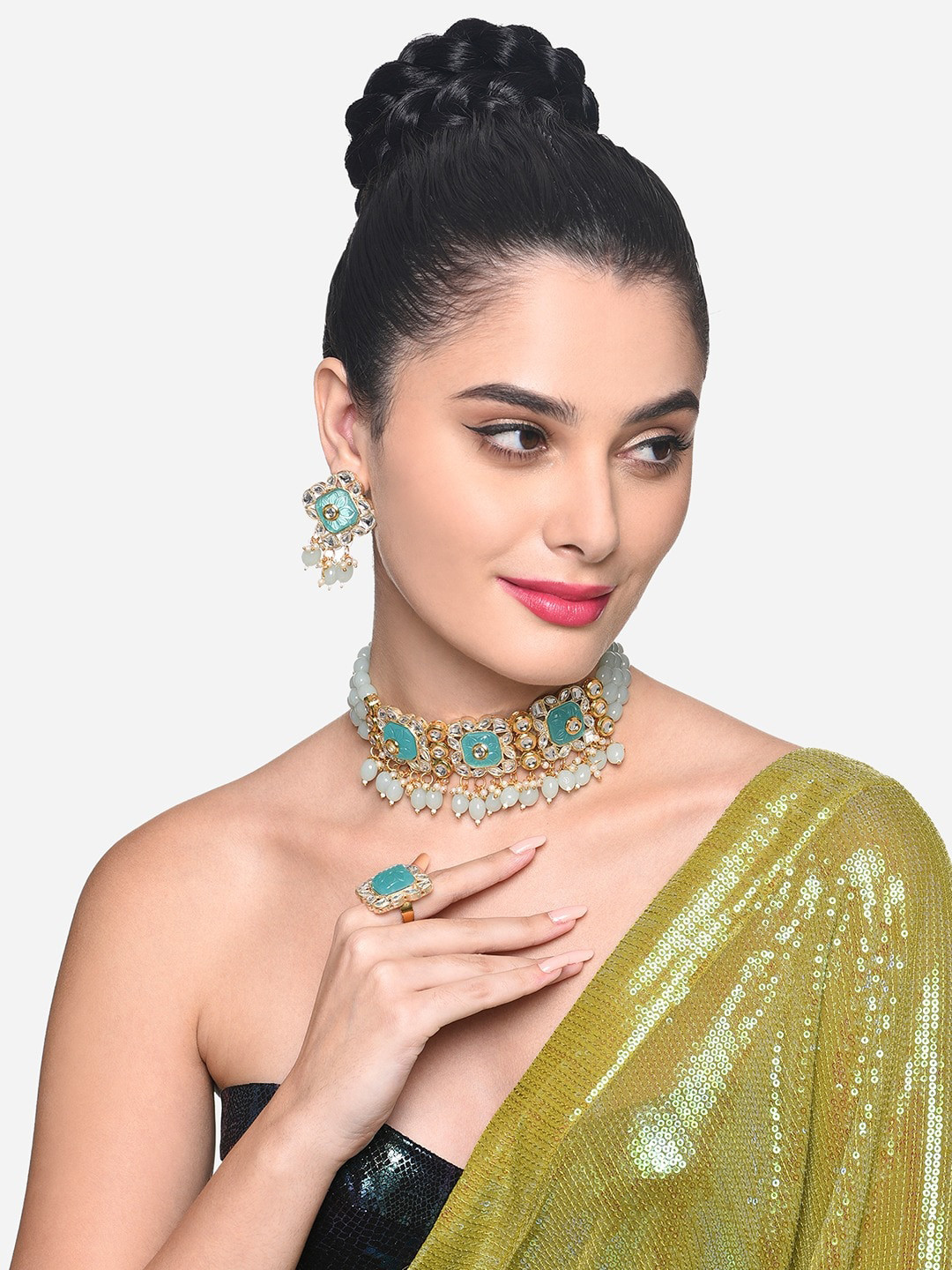 

Zaveri Pearls Gold-Plated Kundan-Studded & Beaded Jewellery Set