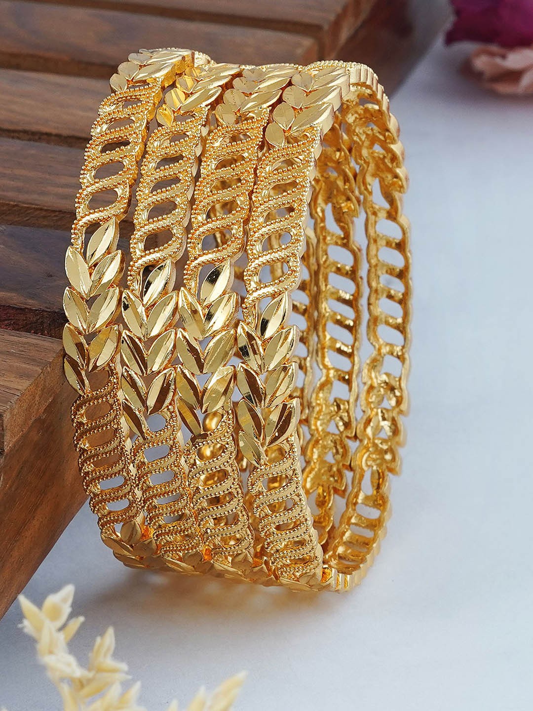 

MANSIYAORANGE Set Of 4 Gold-Plated Bangles