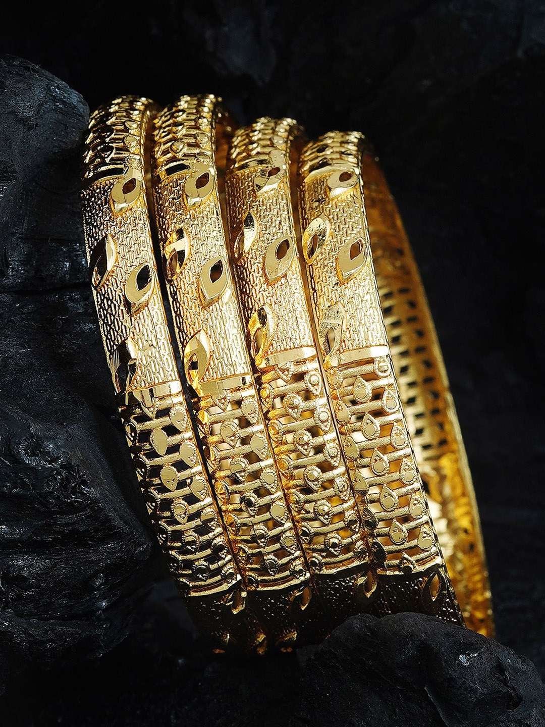 

MANSIYAORANGE Set Of 4 Gold-Plated Bangles