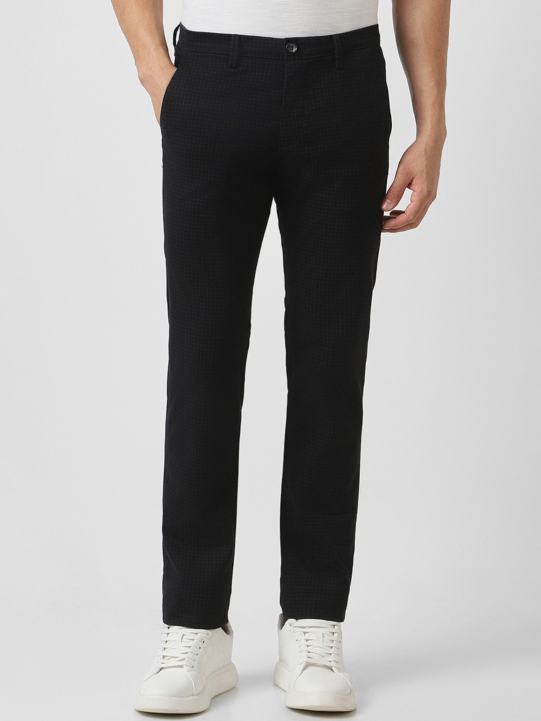 

Van Heusen Sport Men Mid Rise Slim Fit Plain Cotton Chinos Trousers, Black