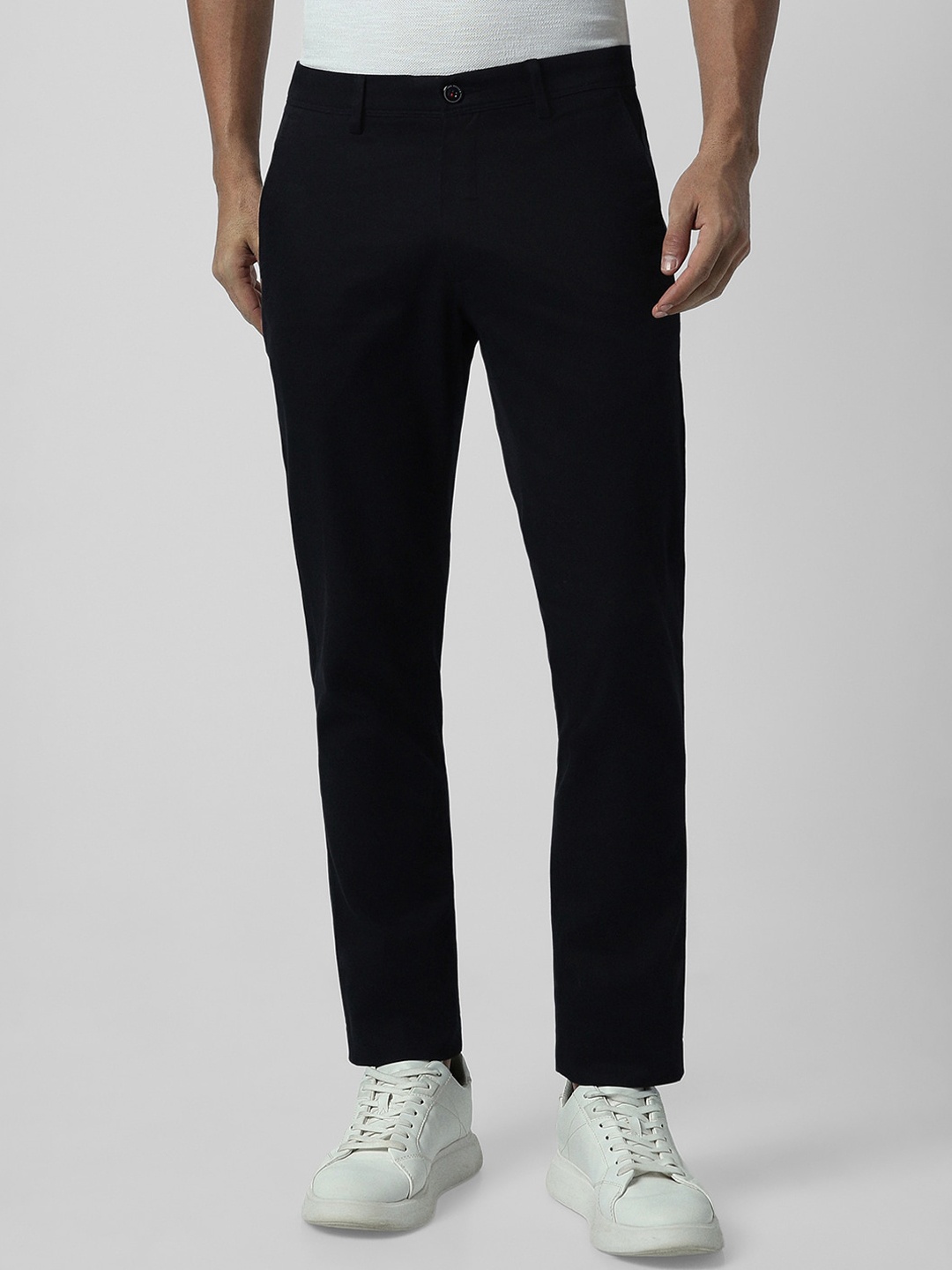 

Van Heusen Sport Men Slim Fit Mid-Rise Regular Trousers, Black
