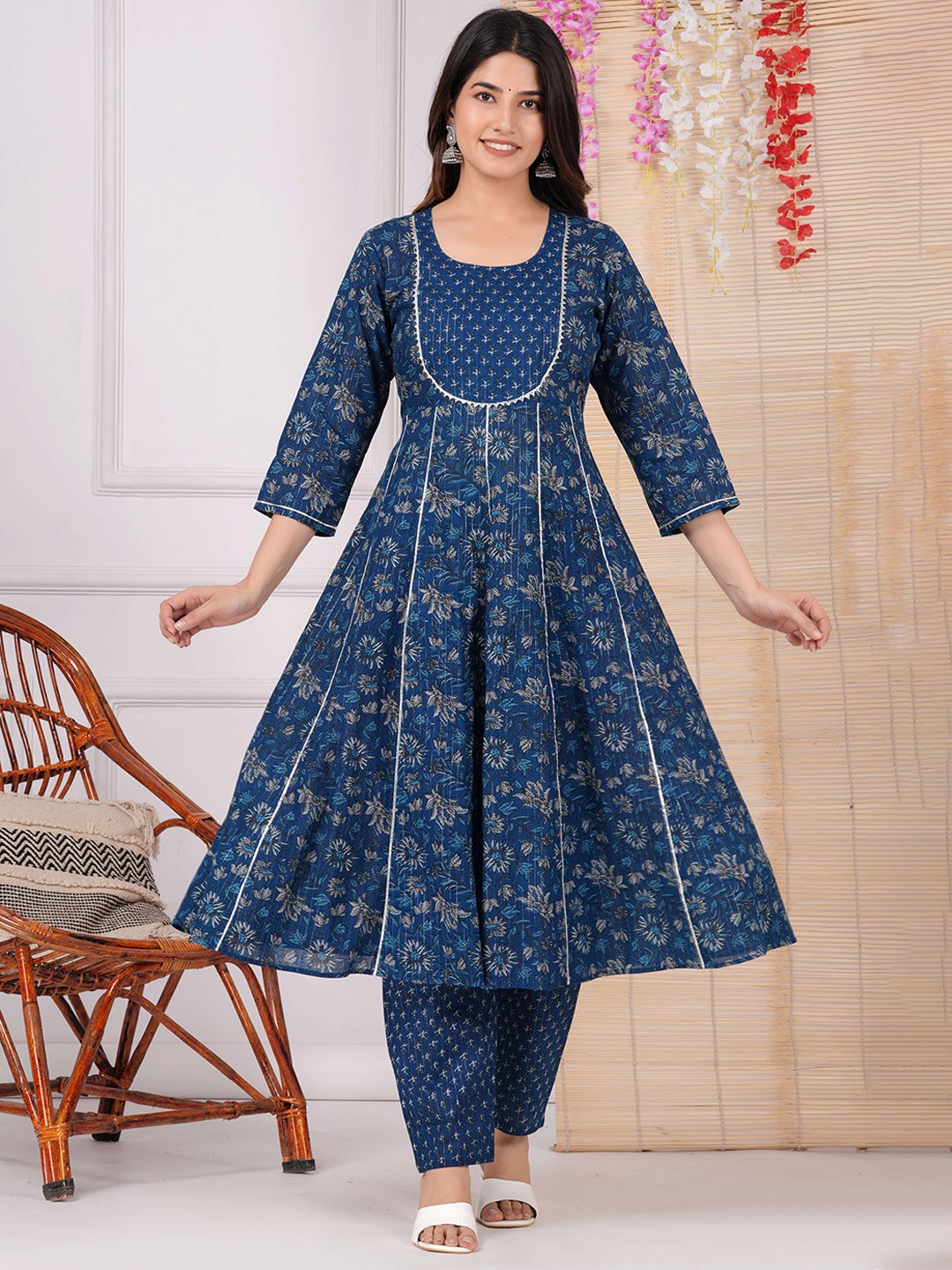

AVYCO Floral Printed Gotta Patti Anarkali Kurta with Trousers, Blue