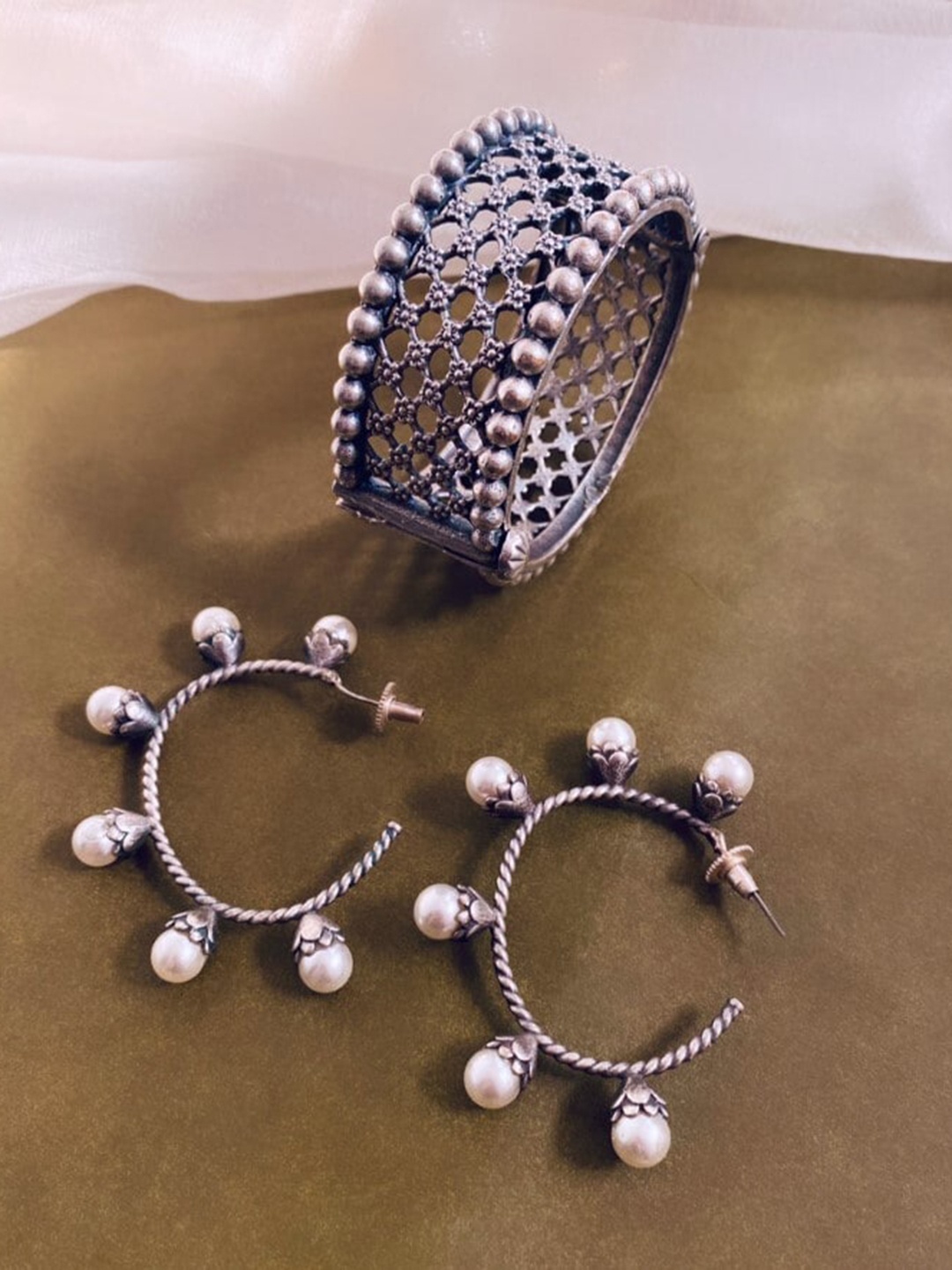 

ATIBELLE Women Set Of 2 Silver-Plated Pearls Jewellery Set