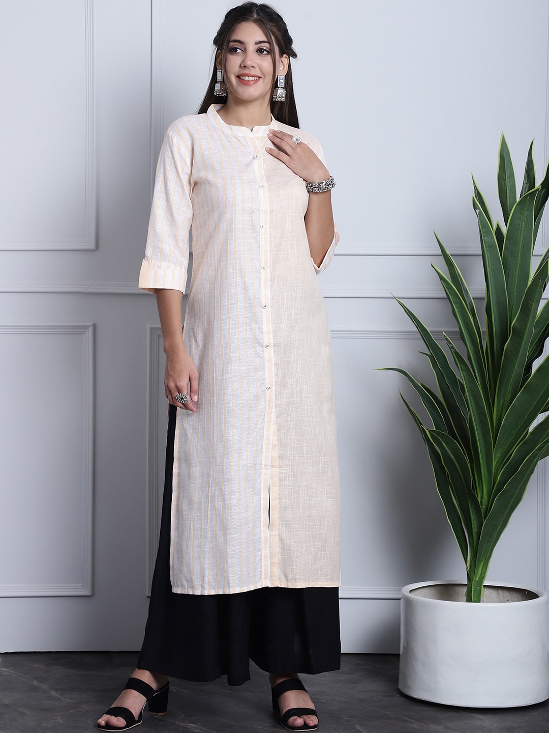 

Grancy Striped Mandarin Collar Straight Kurta, Beige