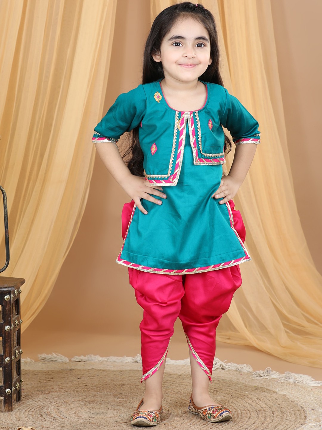 

Here&Now X Kinder Kids Girls Ethnic Motifs Embroidered Gotta Patti Pure Cotton Kurti with Dhoti Pants, Green