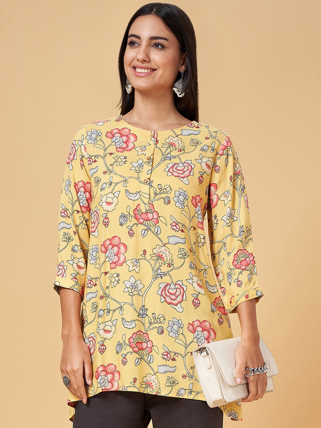 

RANGMANCH BY PANTALOONS Floral Printed Round Neck Tunic, Yellow