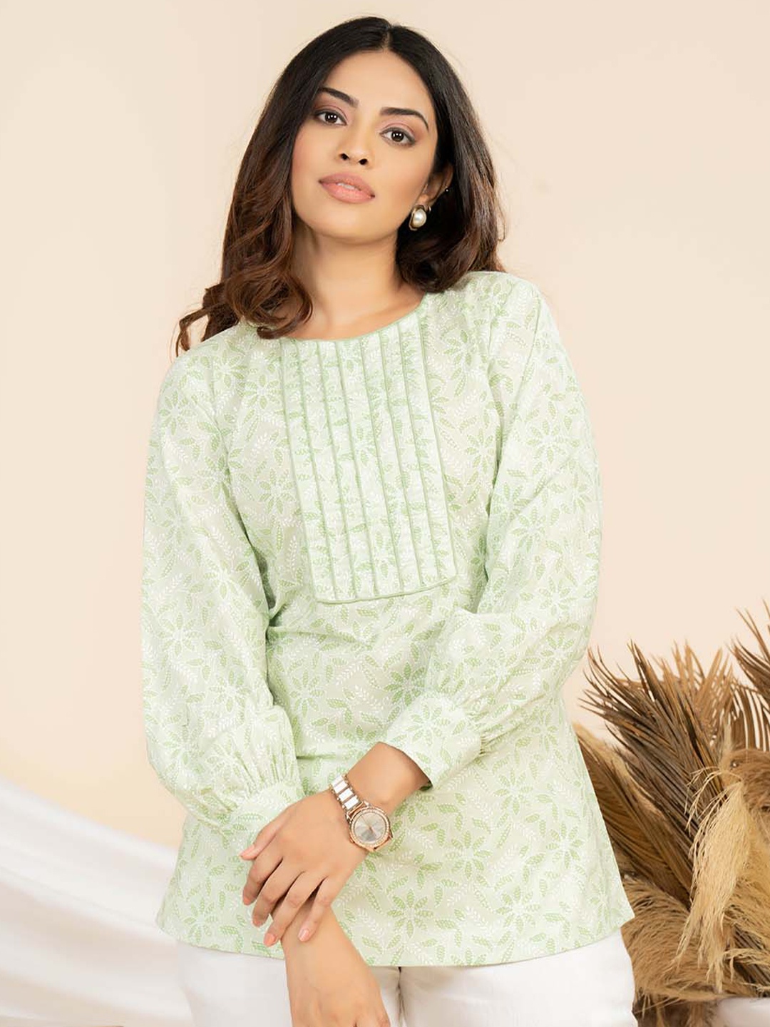 

WEAVLLITE Floral Printed Round Neck Cuffed Sleeve Cotton Tunic, Green