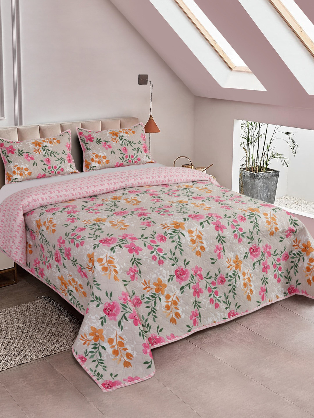 

DREAM WEAVERZ Floral Printed Double King Quilted Bed Cover With 2 Pillow Covers, Beige