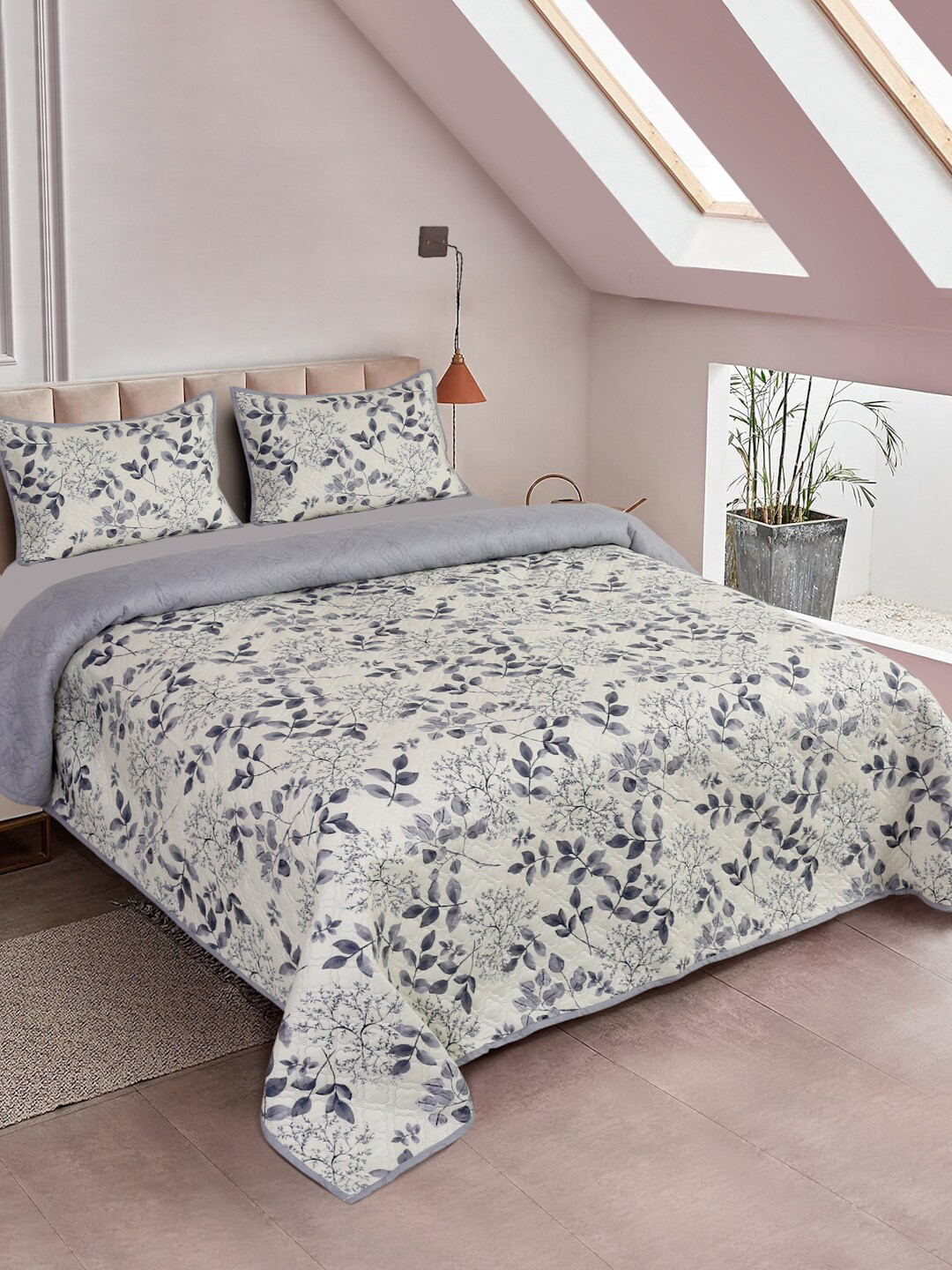 

DREAM WEAVERZ Grey Floral Printed Double King Quilted Bed Cover With 2 Pillow Covers, Multi