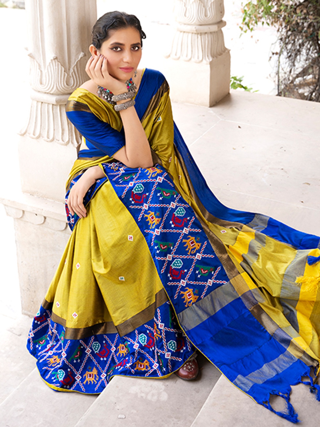 

RAJGRANTH Ethnic Motifs Embroidered Silk Cotton Patola Saree, Yellow