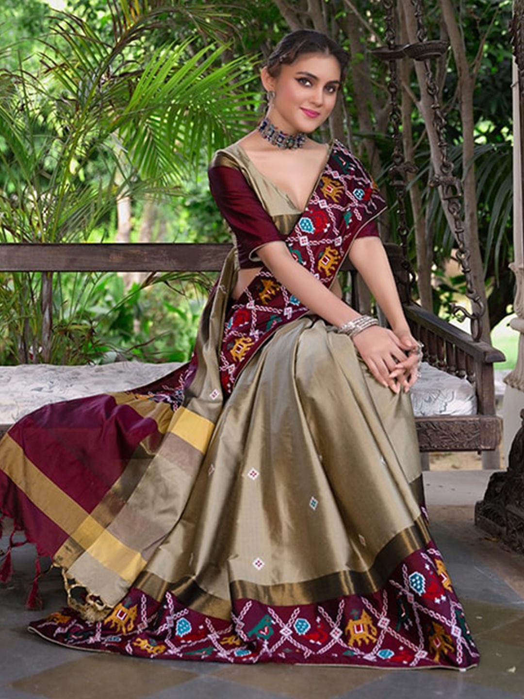 

RAJGRANTH Ethnic Motifs Embroidered Silk Cotton Patola Saree, Beige