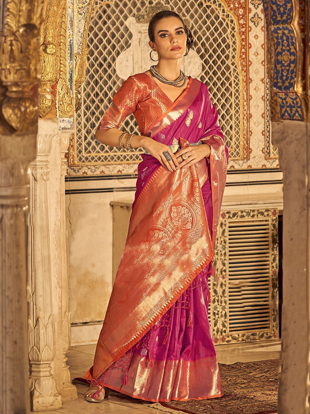 

Satrani Floral Woven Design Zari Art Silk Saree, Pink