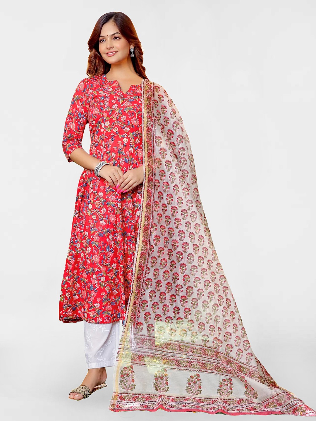 

SKYLEE Floral Printed Kurta with Trouser & Dupatta, Pink