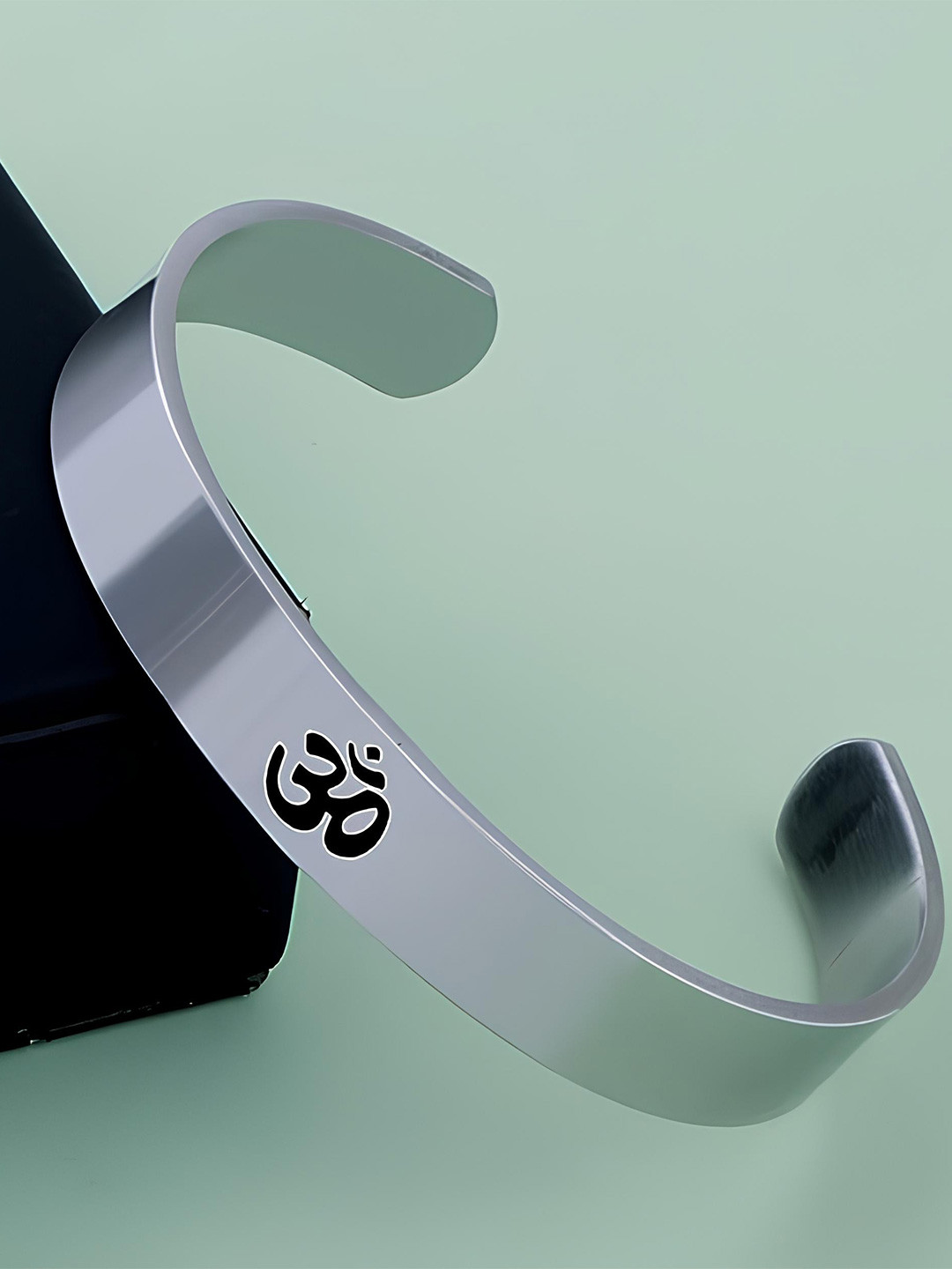 

KARISHMA KREATIONS Unisex Stainless Steel Silver-Plated Cuff Bracelet