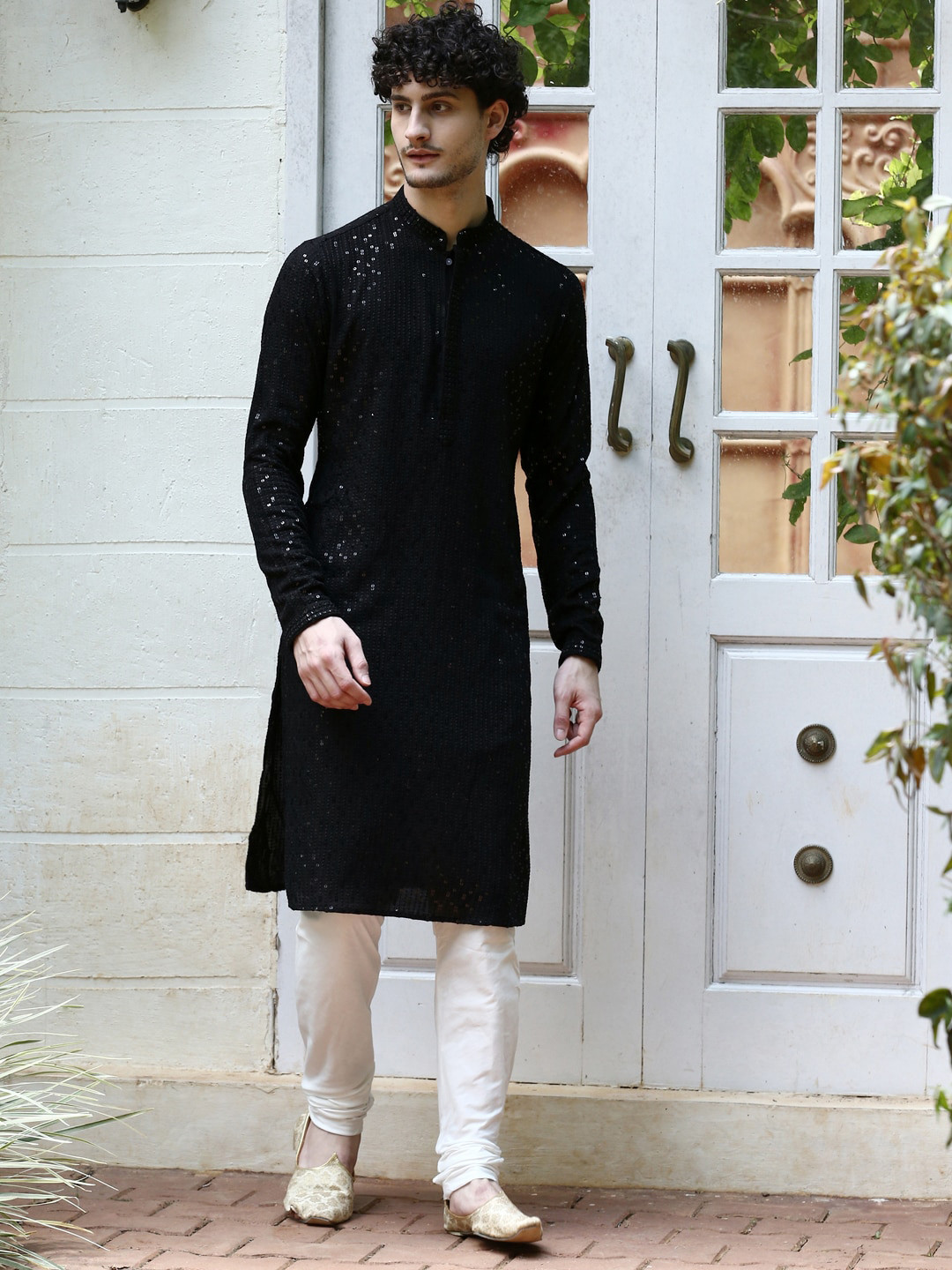 

DEYANN Ethnic Motifs Embroidered Straight Kurta & Churidar, Black