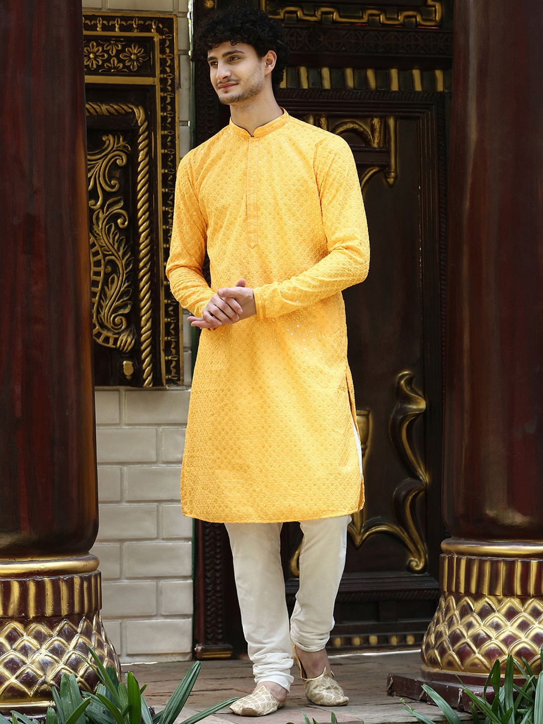 

DEYANN Ethnic Motifs Embroidered Sequinned Kurta with Churidar, Yellow