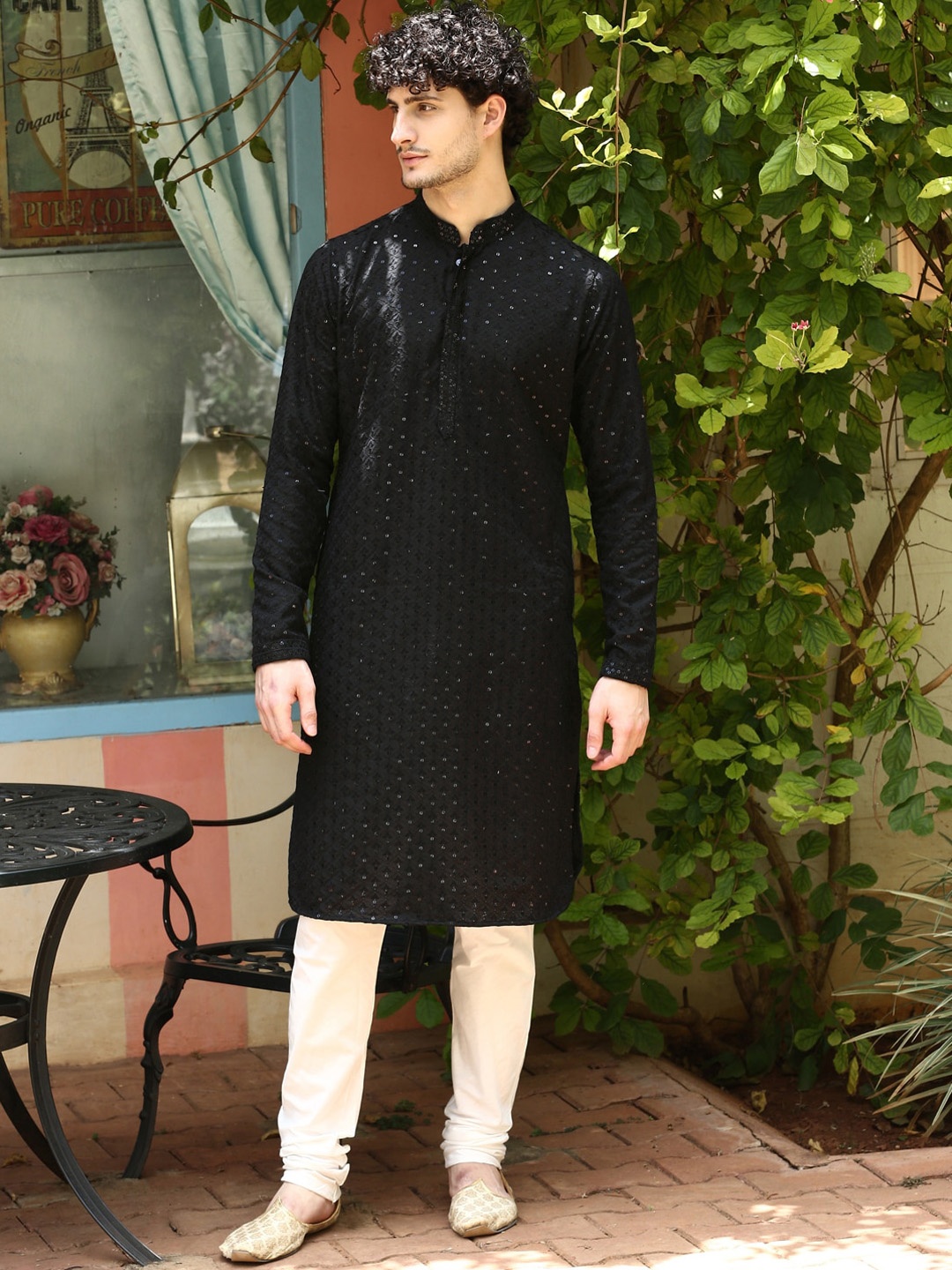 

DEYANN Ethnic Motifs Embroidered Sequinned Kurta With Churidar, Black