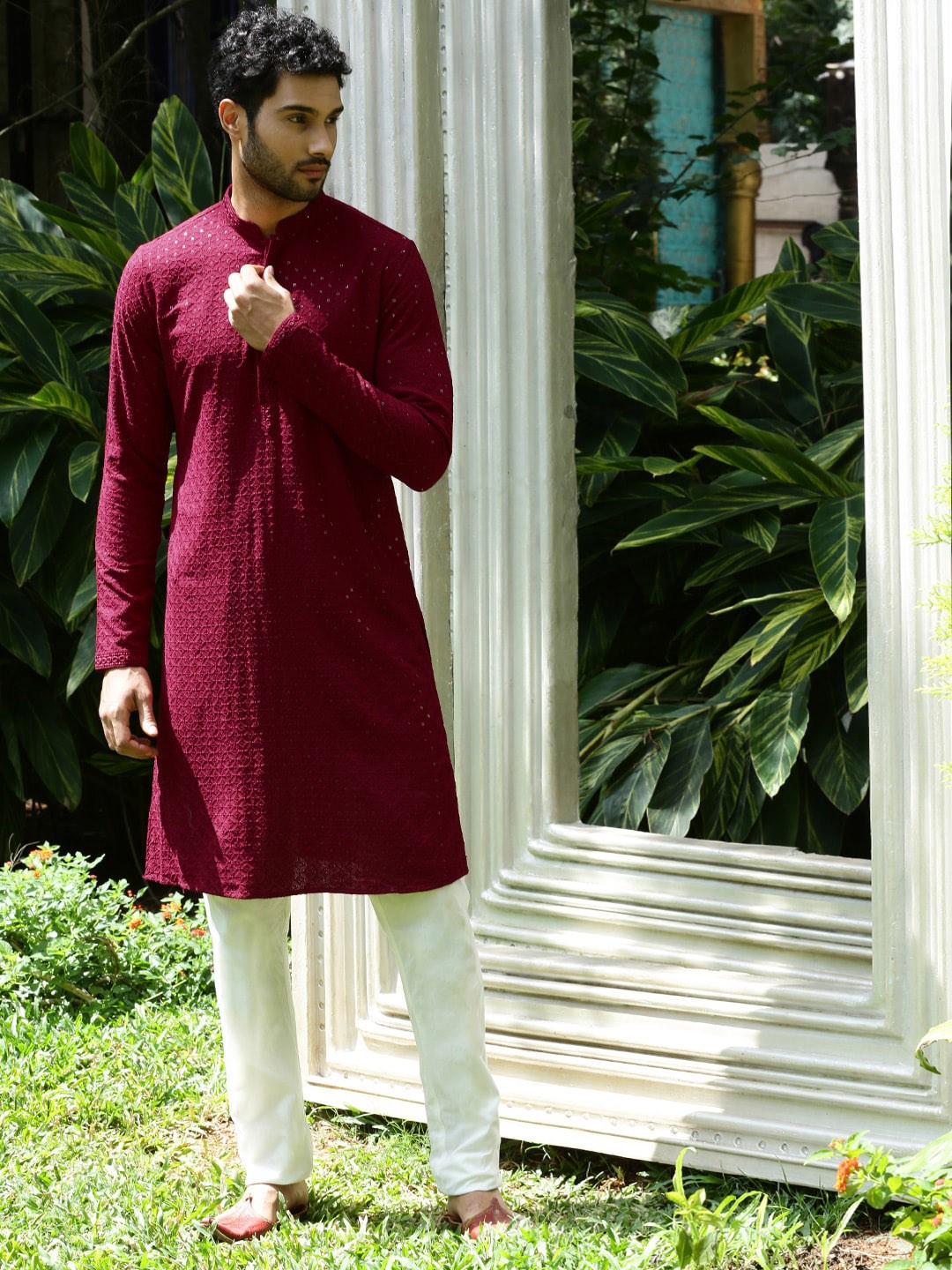 

DEYANN Ethnic Motifs Embroidered Sequinned Detailed Straight Kurta With Pyjama, Maroon