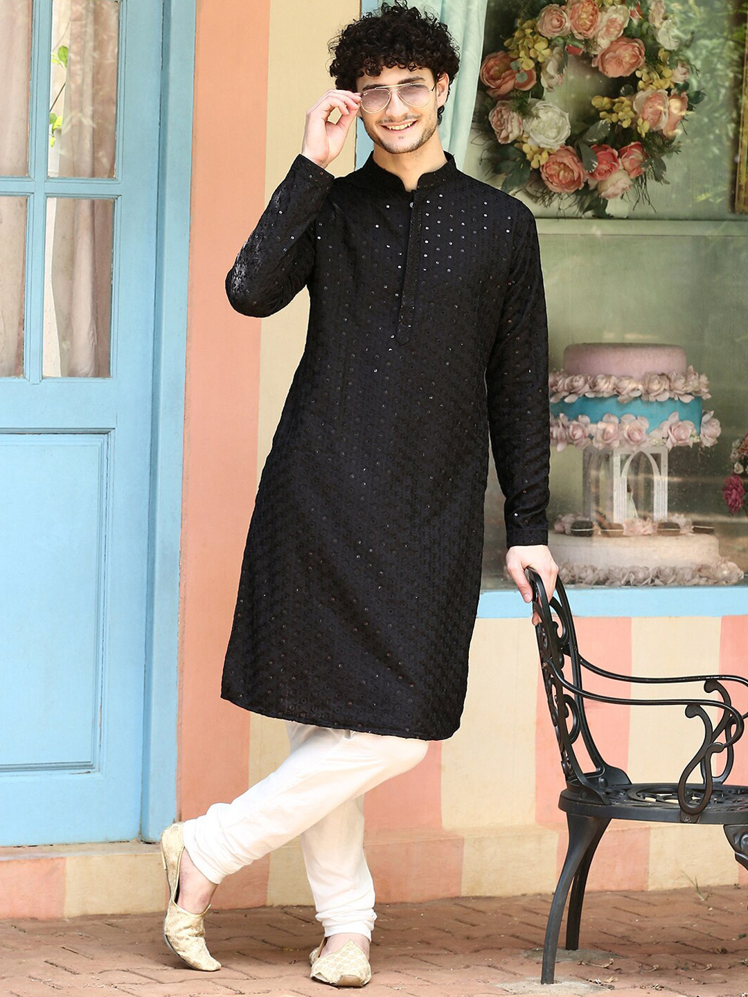 

DEYANN Ethnic Motifs Embroidered Sequinned Detailed Straight Kurta With Churidar, Black