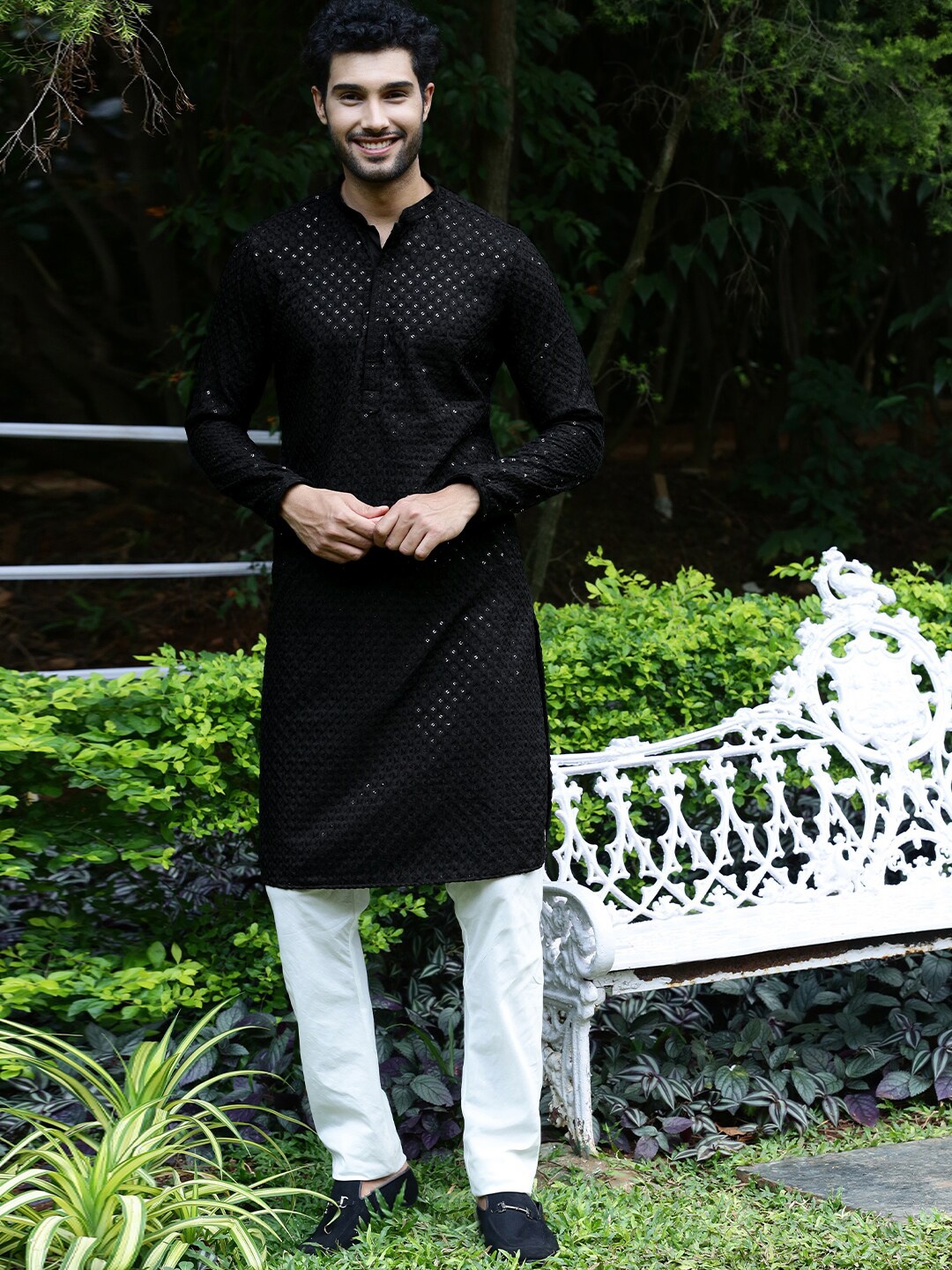

DEYANN Ethnic Motifs Embroidered Sequinned Kurta With Churidar, Black