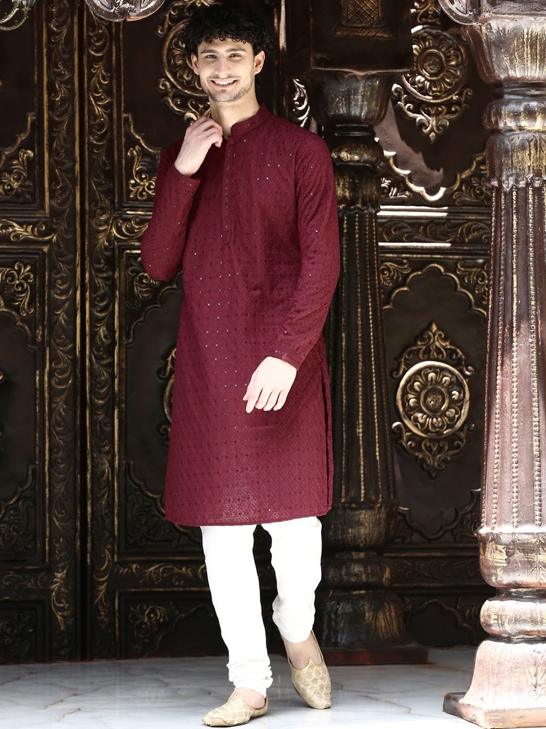 

DEYANN Ethnic Motifs Embroidered Sequinned Kurta with Churidar, Maroon