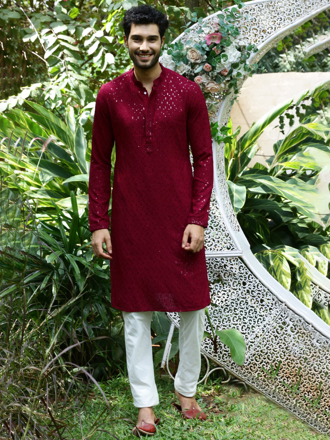 

DEYANN Ethnic Motifs Embroidered Sequinned Kurta with Churidar, Red