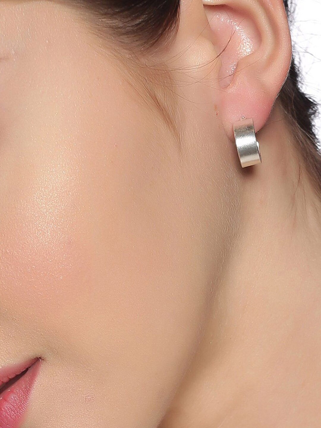 

Unniyarcha 92.5 Silver Contemporary Silver-Plated Stud Earrings