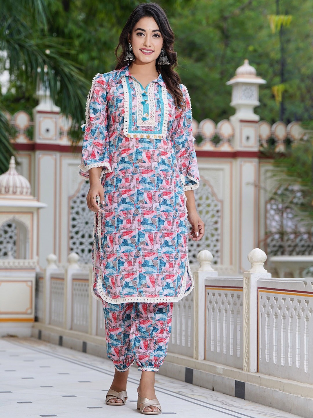 

Hatheli Abstract Printed Shirt Collar Thread Work Kurta with Trousers, Pink