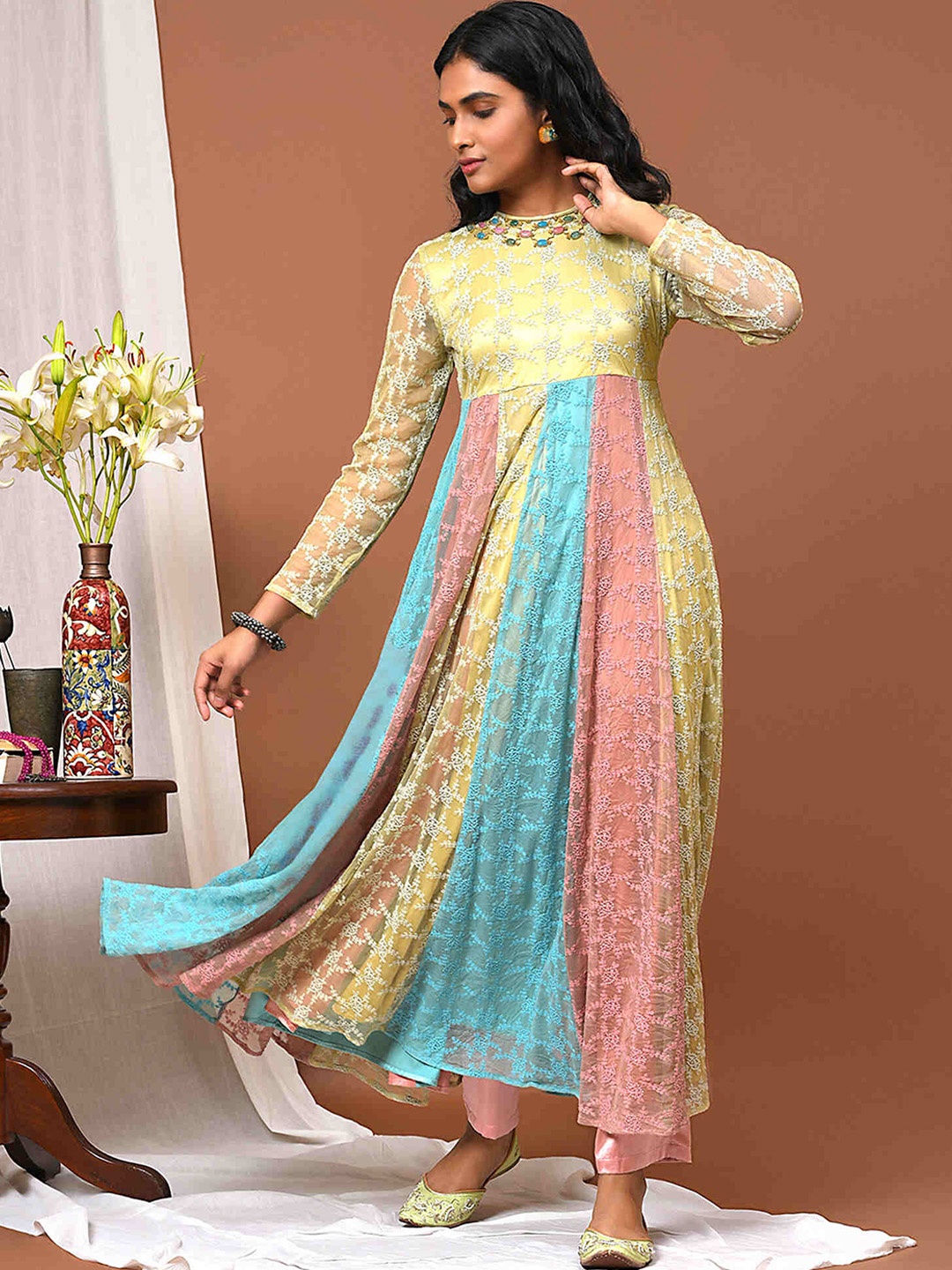 

NUHH Colourblocked Thread Work Anarkali Kurta With Trousers, Blue