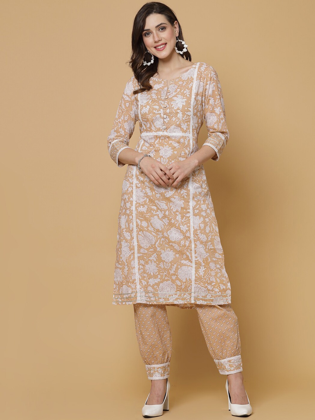 

SkyaSia Floral Printed Regular Kurta with Trousers, Cream