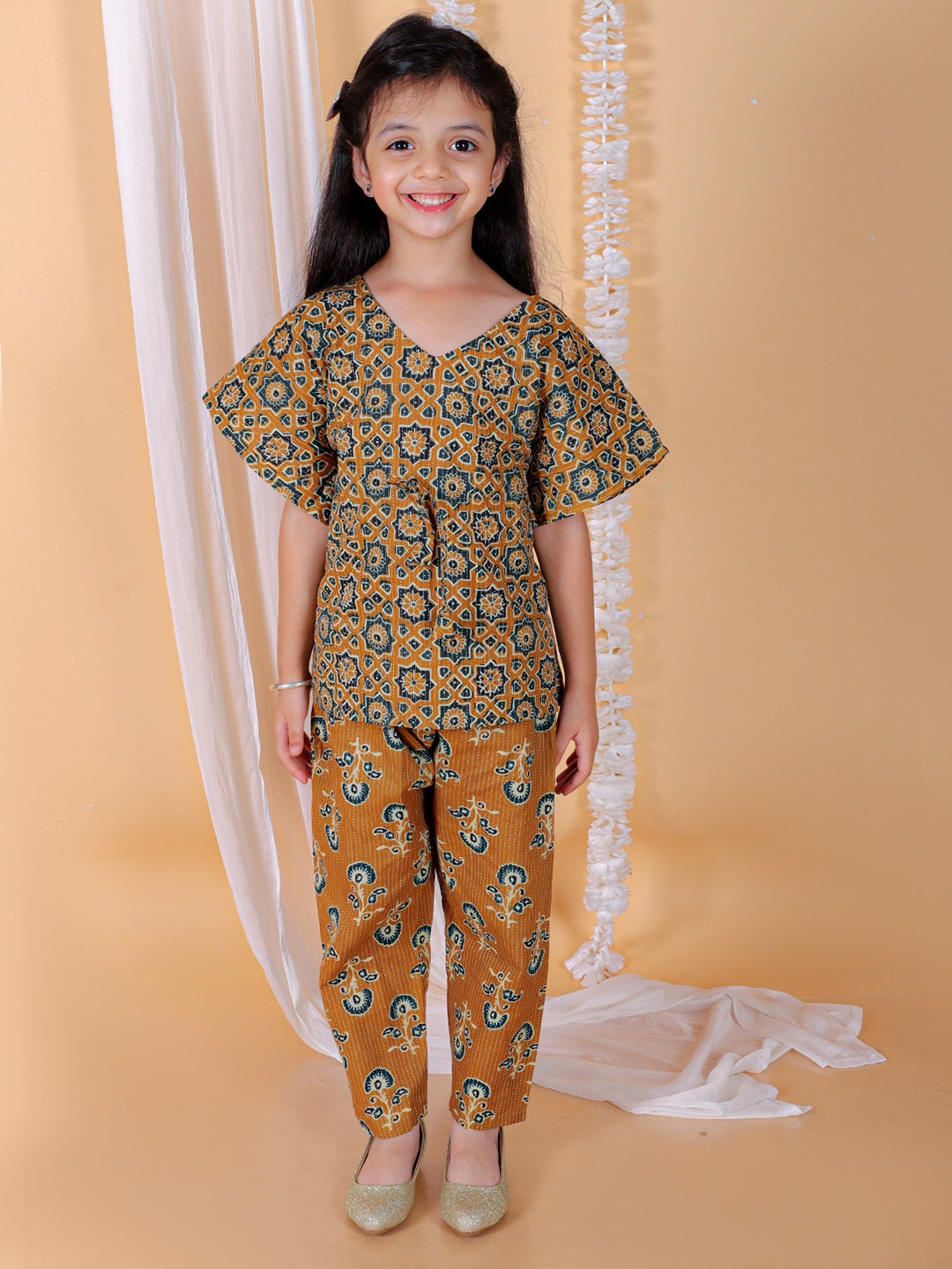 

The Mom Store Girls Ethnic Printed V-Neck Kaftan Pure Cotton Clothing Set, Rust