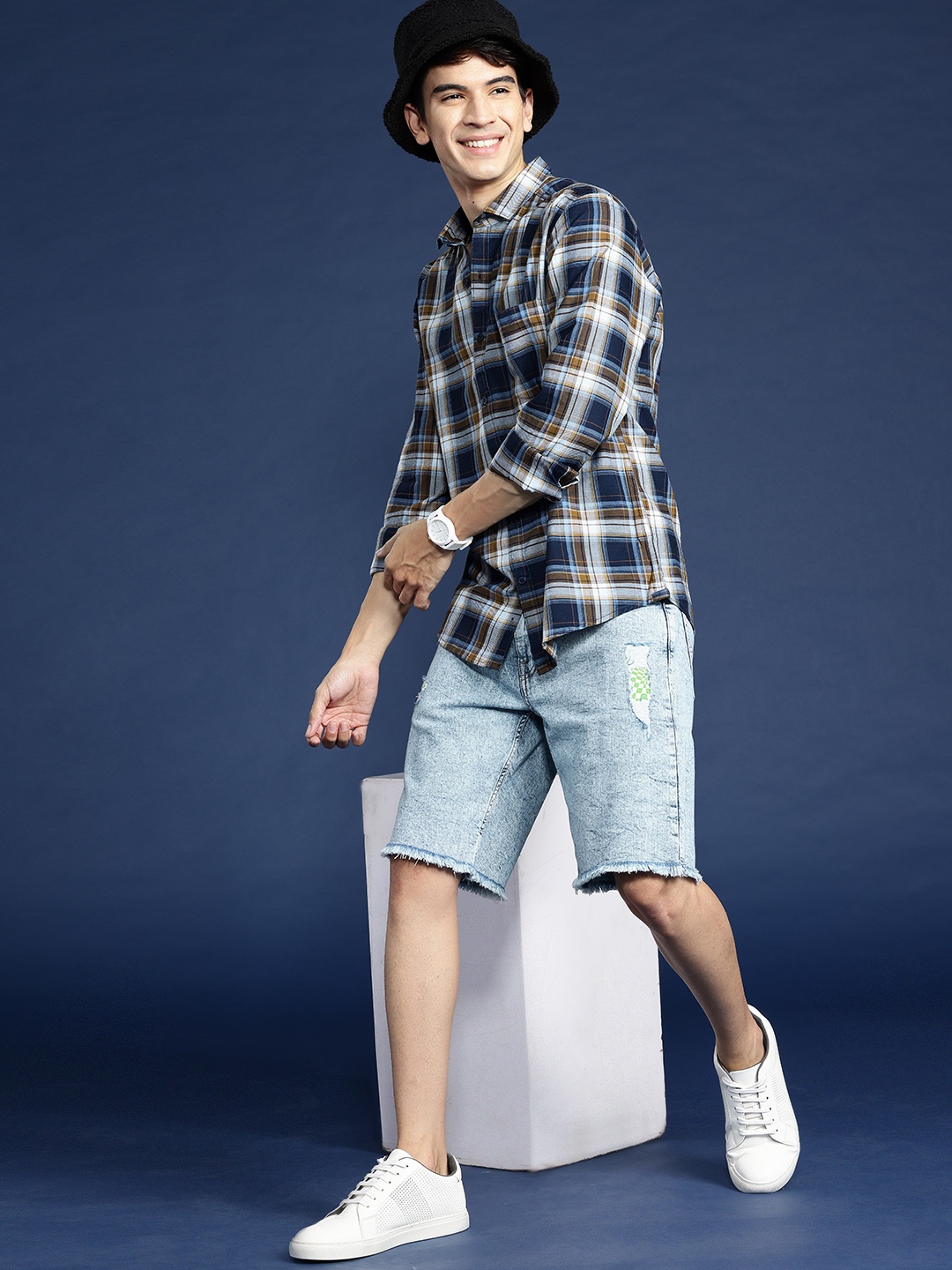 

Mast & Harbour Men Standard Checked Pure Cotton Casual Shirt, Navy blue