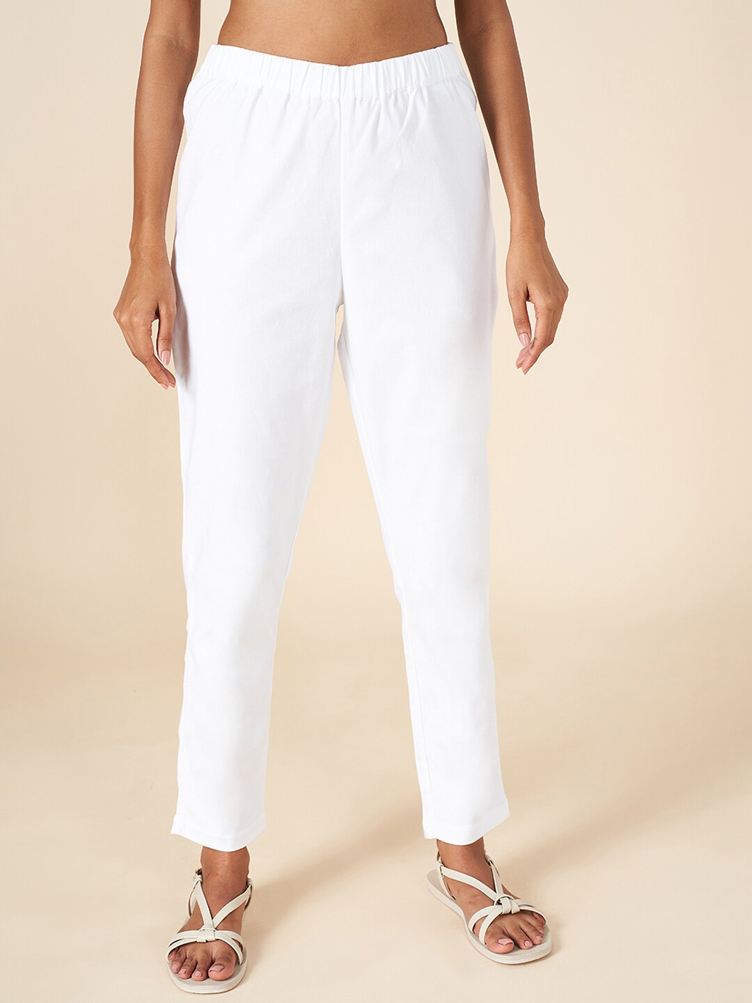 AKKRITI BY PANTALOONS Mid-Rise Cotton Ankle Length Leggings, White