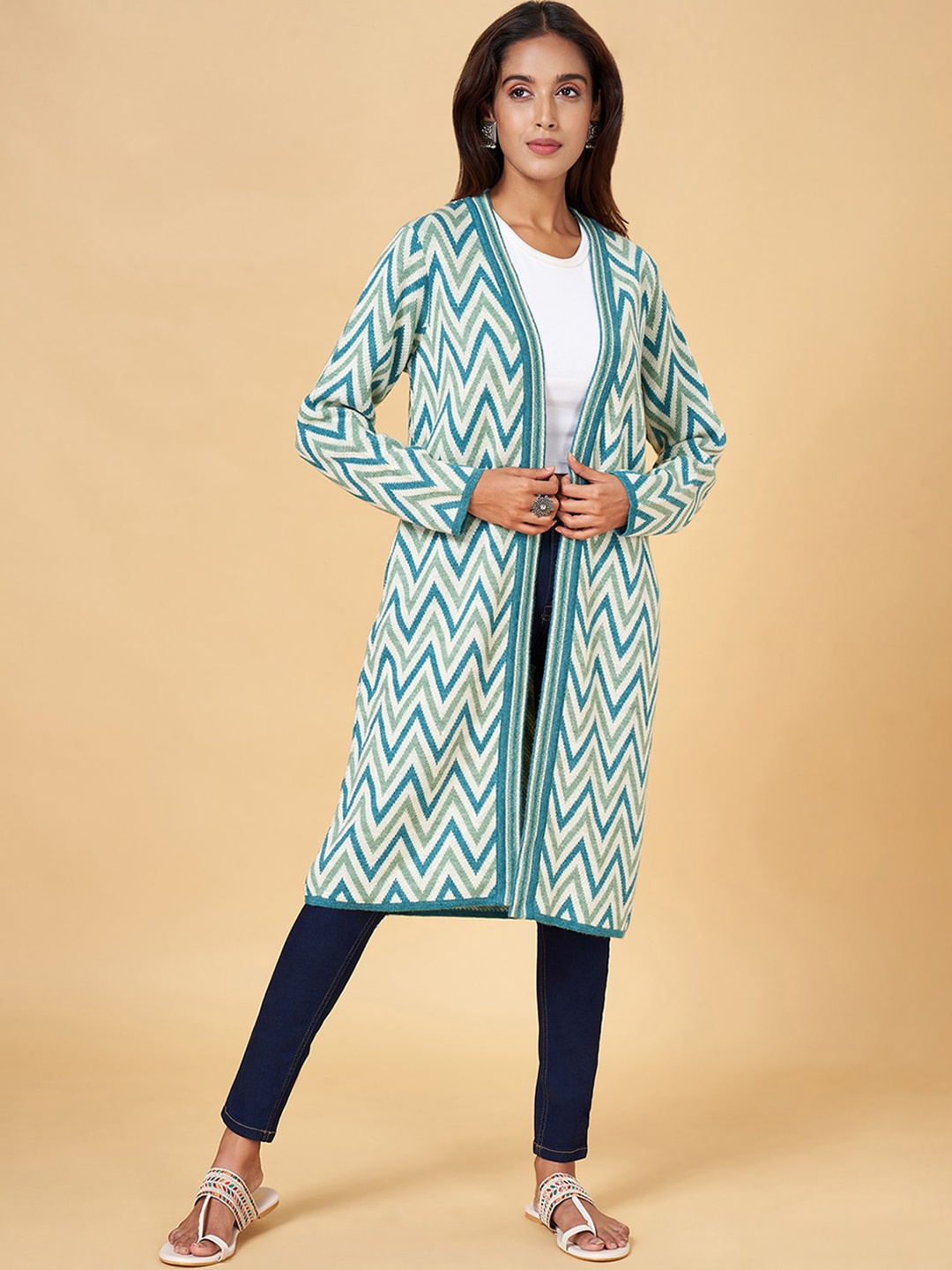 

RANGMANCH BY PANTALOONS Self Design Longline Open Front Shrug, Green