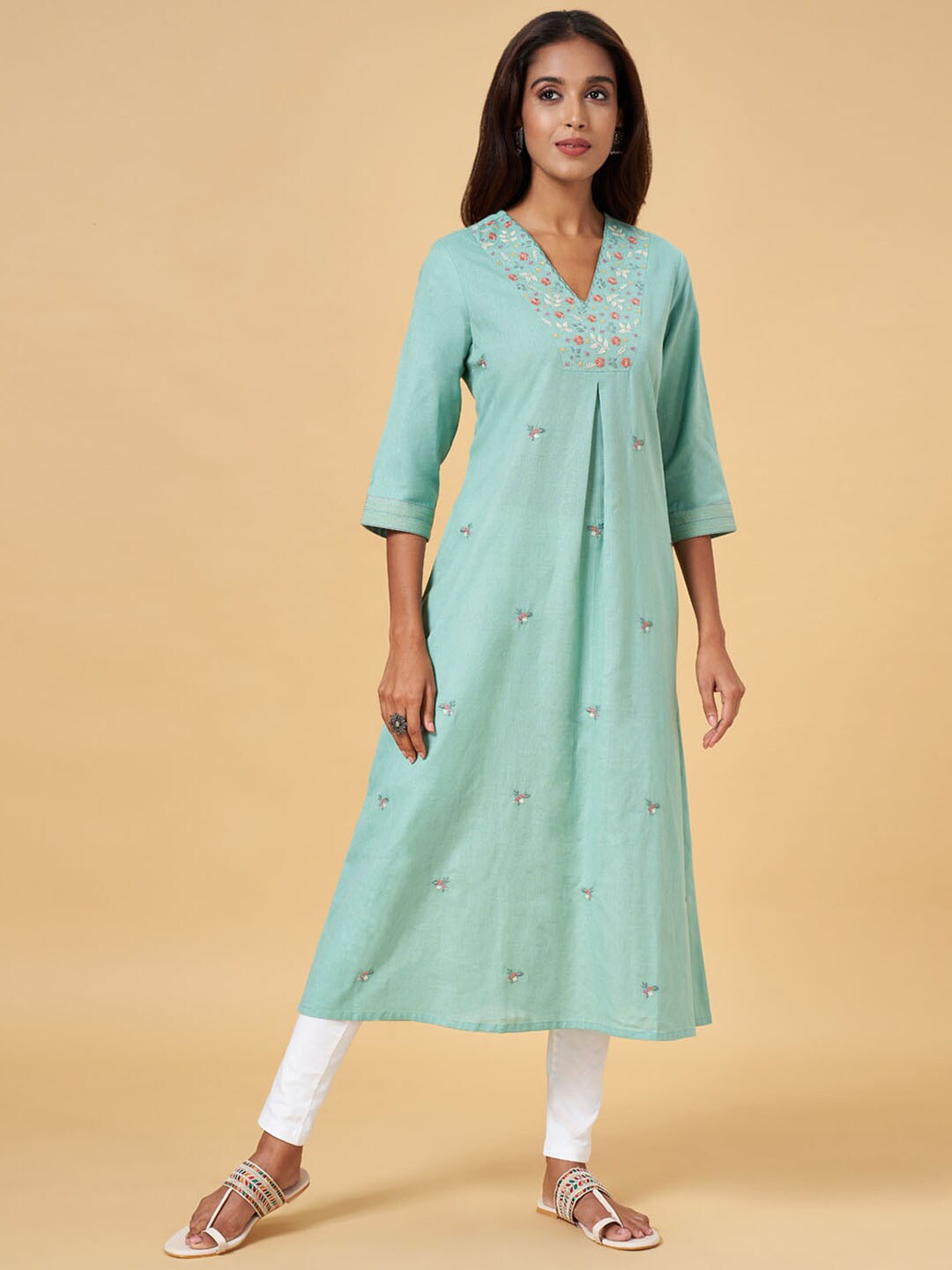

RANGMANCH BY PANTALOONS Floral Embroidered A-Line Kurta, Turquoise blue