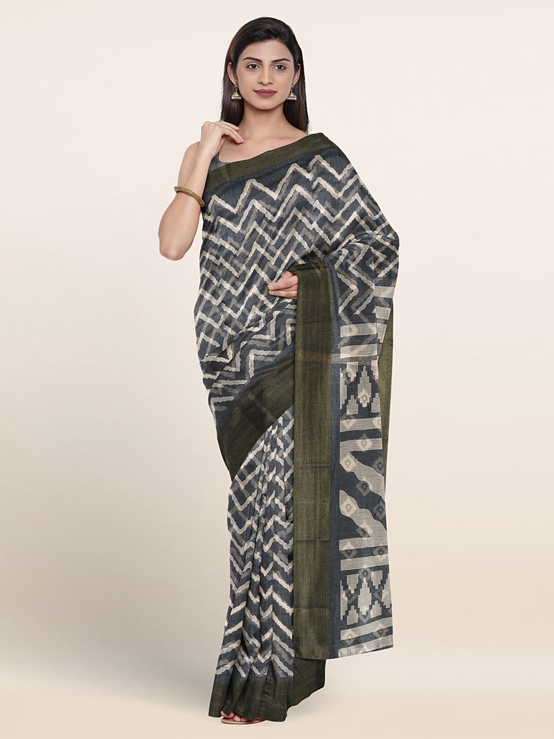 

Pothys Geometric Printed Saree, Grey