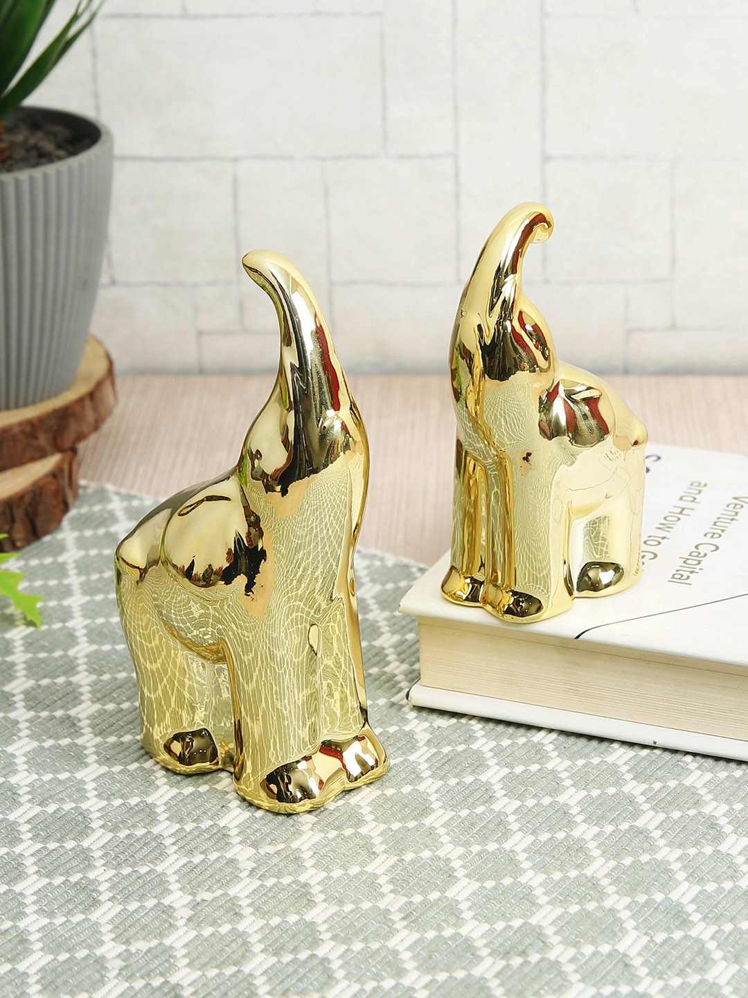 

TIED RIBBONS Set of 2 Mother Elephant with Baby Statue Ceramic Showpiece, Gold
