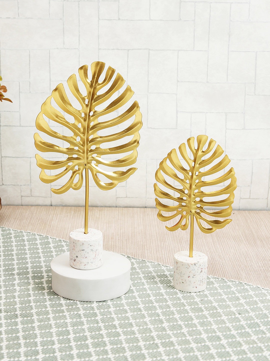 

TIED RIBBONS Gold-Toned Set of 2 Metal Leaf Table Decoration Showpiece Statue