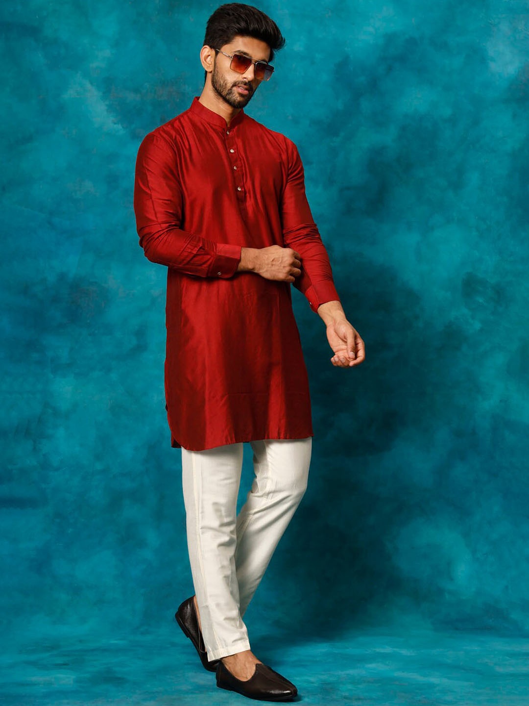 

VASTRAMAY Mandarin Collar Regular Kurta With Pyjamas, Maroon