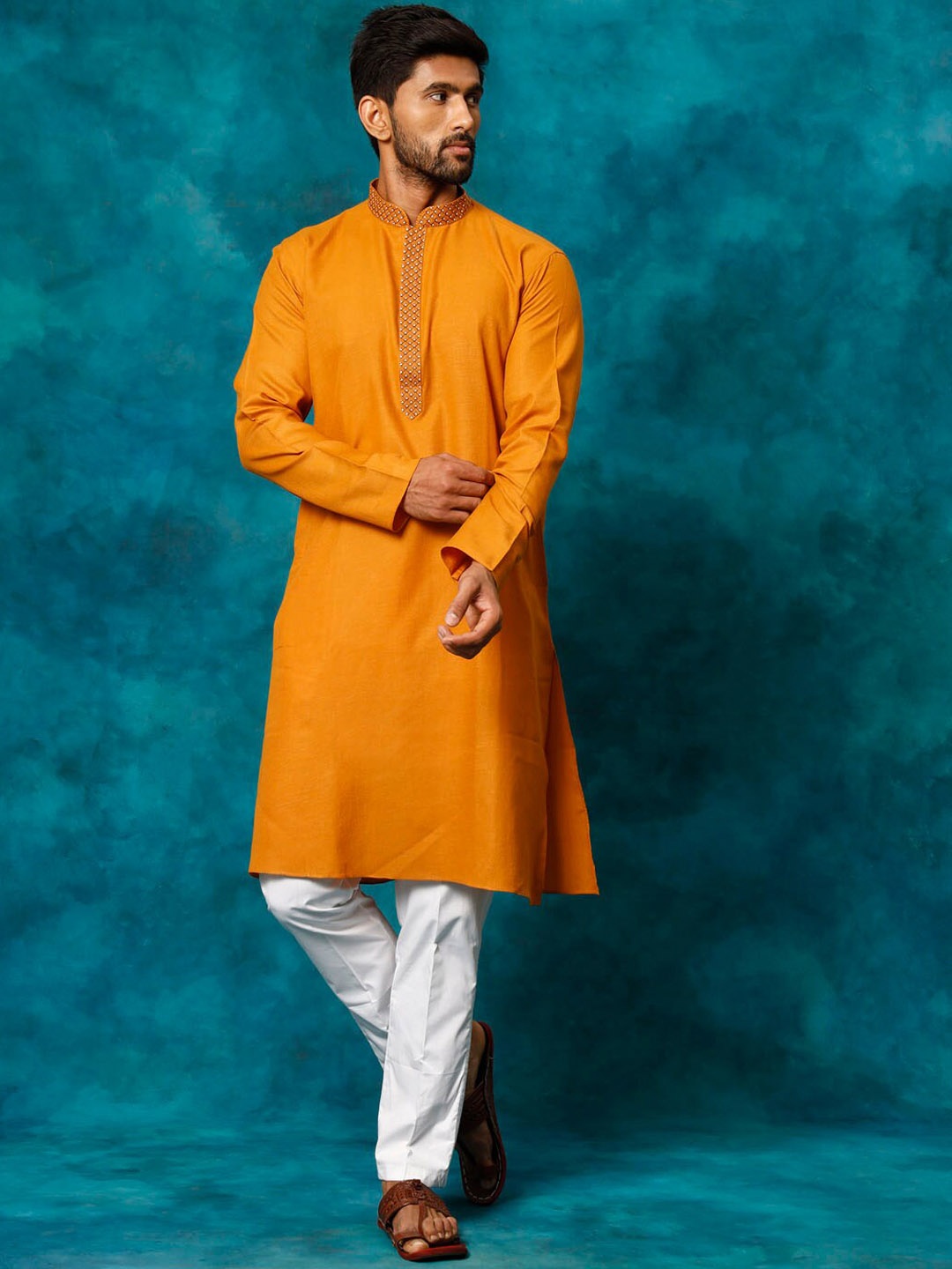 

VASTRAMAY Mandarin Collar Thread Work Straight Kurta With Pyjamas, Rust