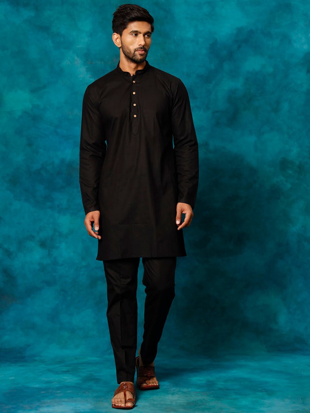 

VASTRAMAY Mandarin Collar Straight Kurta With Pyjamas, Black