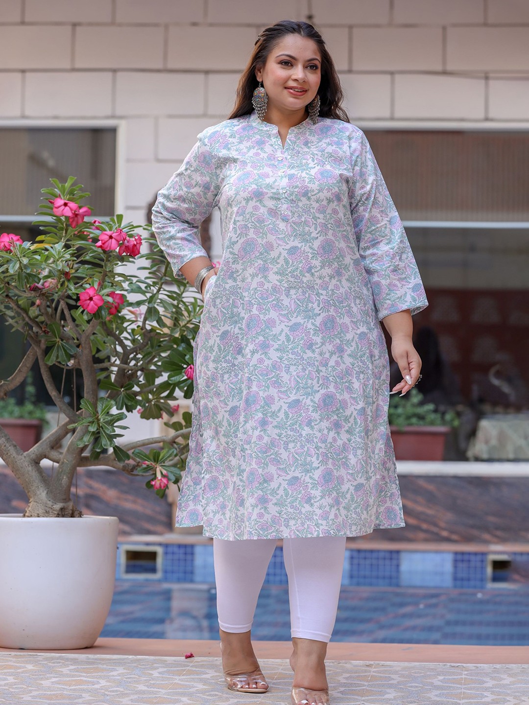 

KAAJH Plus Size Floral Printed Mandarin Collar Pure Cotton Straight Kurta, Purple