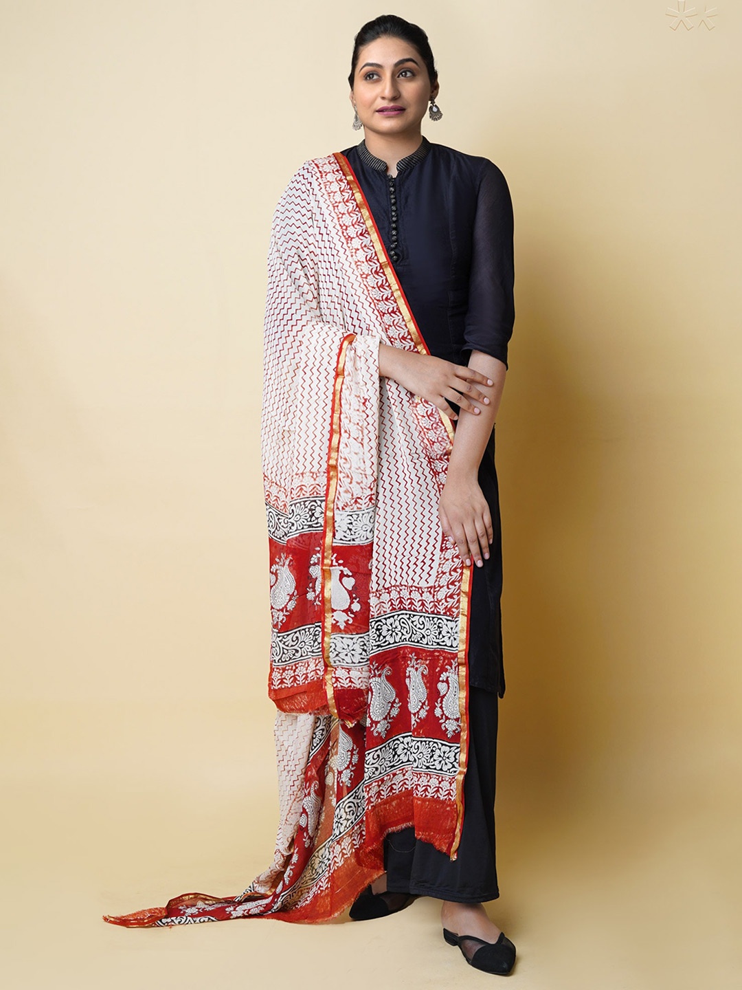 

Unnati Silks Ethnic Motifs Printed Batik Chiffon Dupatta with Zari, White