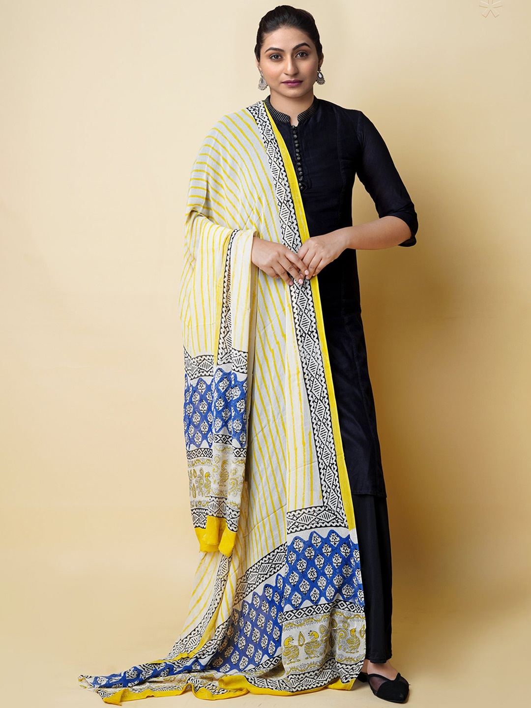 

Unnati Silks Ethnic Motifs Printed Batik Chiffon Dupatta, White