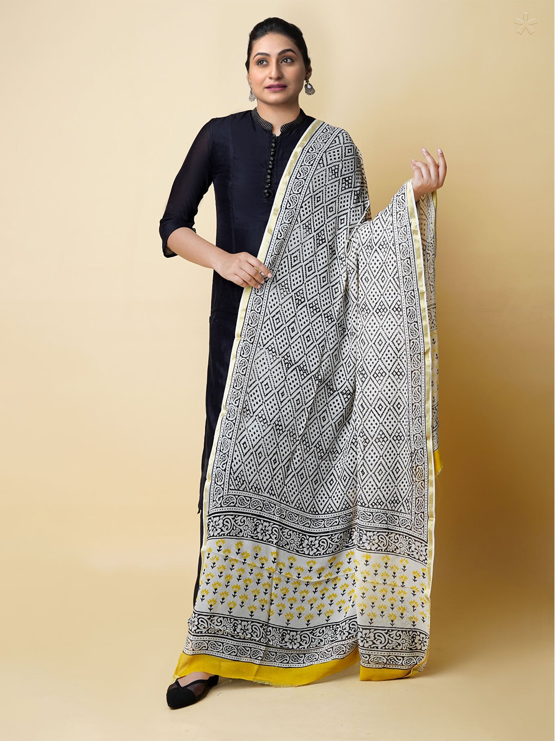 

Unnati Silks Ethnic Motifs Printed Batik Dupatta with Zari, White