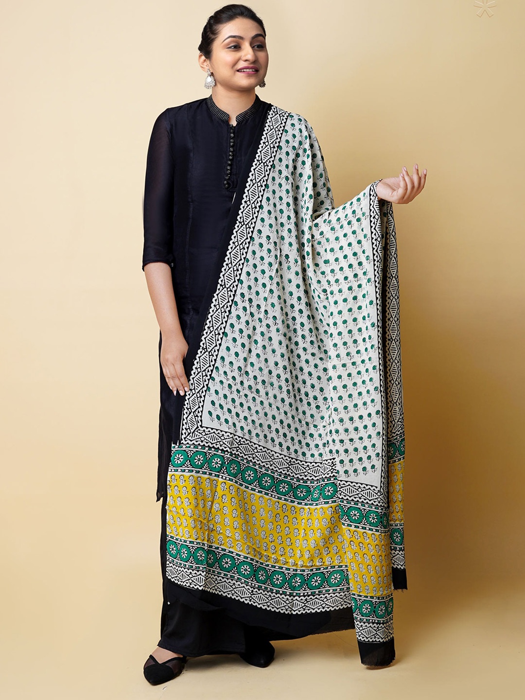 

Unnati Silks Ethnic Motifs Printed Batik Dupatta, White